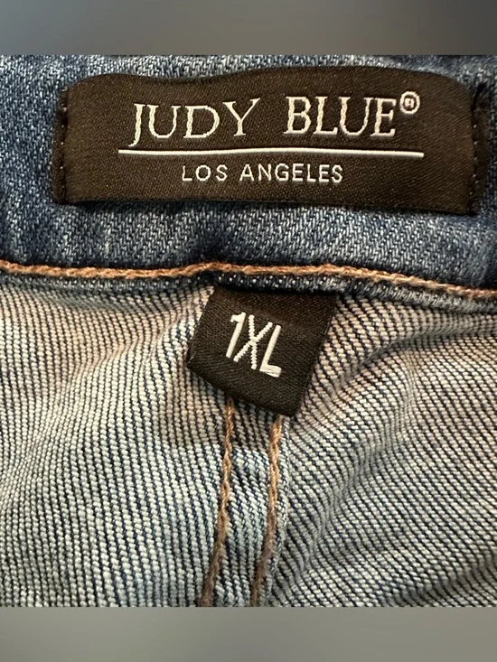 Judy Blue 1XL Distressed Denim Shorts Mid Wash Stretch Frayed Hem - Picture 3 of 9